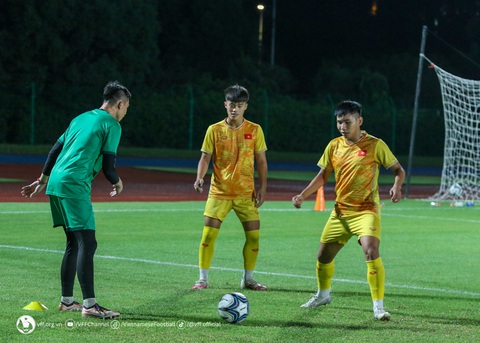 Olympic Việt Nam hy vọng hậu vệ Tuấn Tài có thể đá trận Saudi Arabia - Ảnh 1. Olympic Việt Nam chơi bóng hồi phục - Ảnh: VFF
