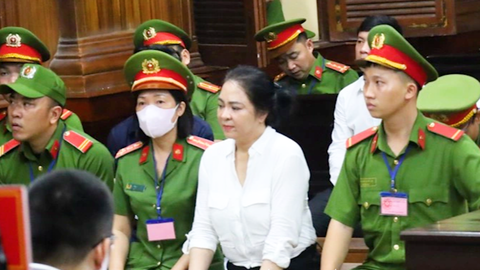 Vụ án Nguyễn Phương Hằng: 4 bị cáo kháng cáo xin giảm nhẹ hình phạt - Ảnh 1. Bị cáo Nguyễn Phương Hằng tại phiên tòa sơ thẩm. Ảnh: A.T.