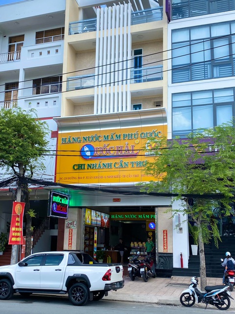 Cựu lính hải quân người miền Tây sản xuất đặc sản nước mắm Phú Quốc - Ảnh 4. Chi nhánh sỉ và lẻ tại Cần Thơ