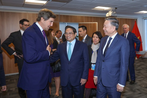 Đặc phái viên tổng thống Mỹ: Nhất quán coi trọng quan hệ với Việt Nam - Ảnh 2. Ông John Kerry khẳng định với tư cách là người bạn lâu năm của Việt Nam, ông mong muốn tiếp tục hỗ trợ Việt Nam các cam kết về chống biến đổi khí hậu - Ảnh: NHẬT BẮC