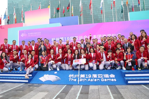 ‘Mọi thứ ở Asiad Hàng Châu không thể chê vào đâu được’ - Ảnh 5. Đoàn chụp ảnh lưu niệm - Ảnh: H.Đ.