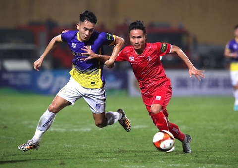 5 tỉ đồng cho nhà vô địch V-League 2023-2024 - Ảnh 3. Đây là mùa giải đầu tiên V-League thi đấu trong khoảng thời gian từ mùa thu năm nay tới mùa hè năm sau - Ảnh: MINH ĐỨC