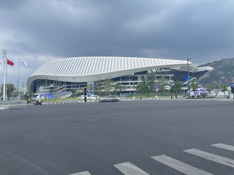 Hành trình đi hơn 300km đến nơi đội tuyển nữ Việt Nam thi đấu có gì đặc biệt? - Ảnh 2. Quang cảnh bên ngoài sân Trung tâm Thể thao Olympic Ôn Châu, nơi tuyển nữ Việt Nam thi đấu - Ảnh: ĐỨC KHUÊ