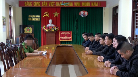 Từ Hà Nam, Hà Giang vào Đà Lạt làm “tín dụng đen” lãi 820%/năm - Ảnh 1. Nhóm cho vay "tín dụng đen" di chuyển từ Hà Nam, Hà Giang vào TP Đà Lạt cho vay lãi nặng gần 2 năm qua - Ảnh: Công an cung cấp