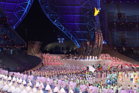 Lễ khai mạc Asiad 19: Hoành tráng và hiện đại - Ảnh 1. Ngọn đuốc Asiad 19 được thắp sáng, mở màn cho những ngày tranh tài hấp dẫn của đại hội - Ảnh: REUTERS