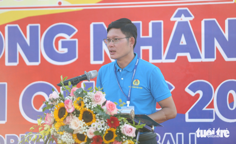 Sôi nổi khai mạc ngày hội bóng đá cho công nhân khu vực ba - Ảnh 2. Ông Nguyễn Mạnh Kiên - phó trưởng Ban Tuyên giáo, Tổng liên đoàn Lao động Việt Nam - kỳ vọng thành công của giải đấu năm nay sẽ là tiền đề tổ chức giải hằng năm cho công nhân, người lao động - Ảnh: HOÀNG TÙNG