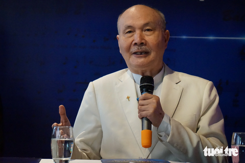 Nhạc sĩ Vũ Thành An trong buổi công bố trao tặng toàn bộ tiền tác quyền cho các hoạt động thiện nguyện Nhạc sĩ Vũ Thành An trong buổi công bố trao tặng toàn bộ tiền tác quyền cho các hoạt động thiện nguyện