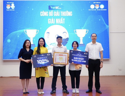 Độc đáo ý tưởng thuyền vớt rác bằng AI của học sinh Hà Nội - Ảnh 1. Dự án "Thuyền vớt rác tự động có tích hợp AI" (Trường THPT Thăng Long) đoạt giải nhất - Ảnh: T.T.
