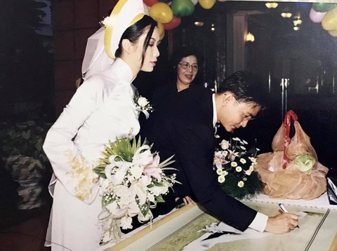 Nhan sắc Trịnh Kim Chi trong ảnh cưới 23 năm trước - Ảnh 4. Tiệc cưới của Trịnh Kim Chi tại khách sạn Đệ Nhất TP.HCM với hơn 700 khách mời