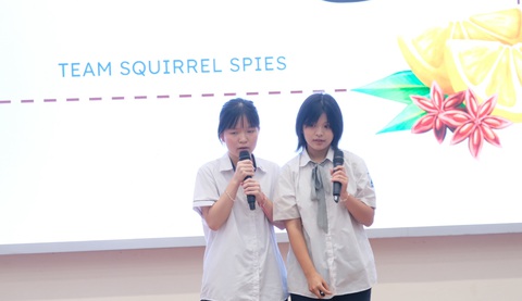 Độc đáo ý tưởng thuyền vớt rác bằng AI của học sinh Hà Nội - Ảnh 2. Các thí sinh thuyết trình tại cuộc thi "Future Blue Innovation 2023" - Ảnh: H.T.