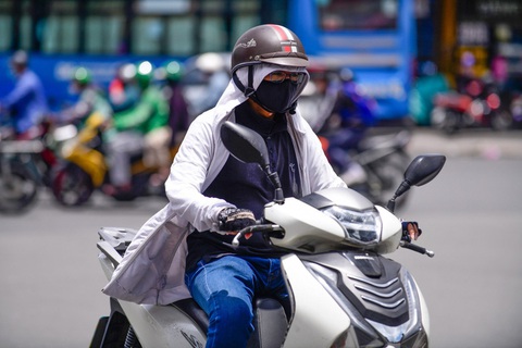 TP.HCM và Phú Quốc có chỉ số tia cực tím ở mức nguy cơ gây hại rất cao - Ảnh 1. TP.HCM và Phú Quốc có chỉ số tia cực tím ở mức nguy cơ gây hại rất cao - Ảnh: QUANG ĐỊNH
