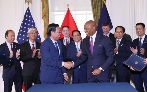 Thủ tướng bày tỏ vui mừng về việc thành phố Hồ Chí Minh và thành phố New York ký kết Biên bản thiết lập quan hệ hữu nghị hợp tác, coi đây là minh chứng sinh động cho quan hệ tốt đẹp giữa Việt Nam - Mỹ nói chung cũng như giữa các địa phương của hai nước nói riêng - Ảnh: TTXVN Thủ tướng bày tỏ vui mừng về việc TP.HCM và thành phố New York ký kết biên bản thiết lập quan hệ hữu nghị hợp tác, coi đây là minh chứng sinh động cho quan hệ tốt đẹp giữa Việt Nam - Mỹ nói chung cũng như giữa các địa phương của hai nước nói riêng - Ảnh: TTXVN