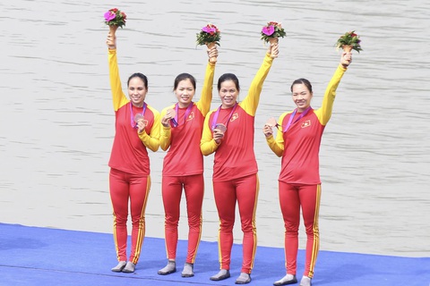 Thể thao Việt Nam đoạt huy chương đầu tiên tại Asiad 19 - Ảnh 4. Bốn cô gái mở hàng cho đoàn thể thao Việt Nam tại Asiad 19 - Ảnh: ĐỨC KHUÊ