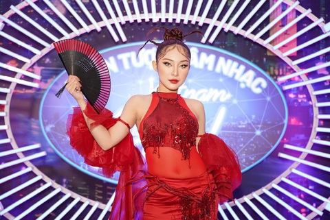 Hòa Minzy hóa 'Thị Mầu' trên sân khấu Vietnam Idol - Ảnh 3. Trước khi trở thành giọng ca chính của Lip B, Annie là vũ công chuyên nghiệp và góp mặt trong nhiều MV ca nhạc - Ảnh: BTC