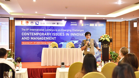 Lộ diện 'đầu nậu' bài báo quốc tế dỏm - Ảnh 1. Trên trang cá nhân, Đinh Trần Ngọc Huy đăng rất nhiều hình ảnh giới thiệu thành tích công bố quốc tế và tham gia các hội thảo khoa học - Ảnh lấy từ trang cá nhân Đinh Trần Ngọc Huy