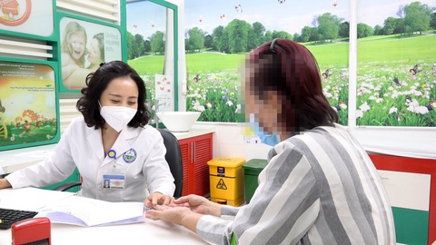 Mắc chứng hoang tưởng, nhiều người mắc bệnh tâm thần đi khám da - Ảnh 1. Tỉ lệ mắc bệnh tâm thần ngày càng tăng ở các bệnh nhân khám da liễu tại Bệnh viện Da liễu TP.HCM - Ảnh: Bệnh viện cung cấp