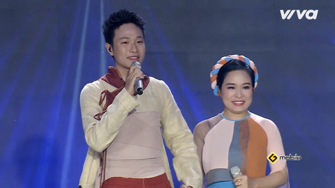 Hà An Huy song ca cùng mẹ ruột trên sân khấu Vietnam Idol - Ảnh 2. Hà An Huy đã gửi lời cảm ơn đến mẹ của mình và khẳng định "mẹ chính là idol lớn nhất cuộc đời con".