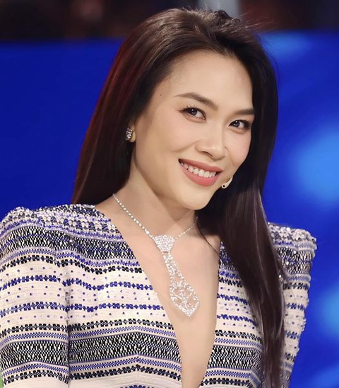 Hòa Minzy hóa 'Thị Mầu' trên sân khấu Vietnam Idol - Ảnh 4. Mỹ Tâm ở tập live show 3 Vietnam Idol 2023 được khán giả nhận xét đã khó tính hơn, cô liên tục đưa ra những nhận xét thẳng thắn trên sóng trực tiếp - Ảnh: Facebook Mỹ Tâm