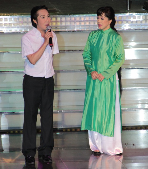 Phương Hồng Thủy và Vũ Linh trong trích đoạn Lan và Điệp của Tâm sự cô đào hát năm 2012 - Ảnh: LINH ĐOAN Phương Hồng Thủy và Vũ Linh trong trích đoạn Lan và Điệp của Tâm sự cô đào hát năm 2012 - Ảnh: LINH ĐOAN