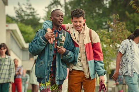 Đôi bạn thân Otis và Eric có nhiều trải nghiệm mới khi chuyển trường - Ảnh: Netflix Đôi bạn thân Otis và Eric có nhiều trải nghiệm mới khi chuyển trường - Ảnh: Netflix