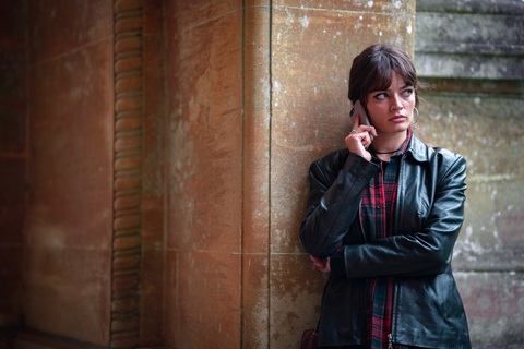 Emma Mackey vẫn diễn tốt trong vai nữ chính Maeve - Ảnh: Netflix Emma Mackey vẫn diễn tốt trong vai nữ chính Maeve - Ảnh: Netflix