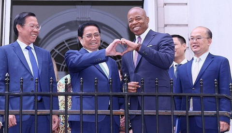 Thủ tướng Phạm Minh Chính gặp Thị trưởng New York Eric Adams và chứng kiến lễ ký Biên bản ghi nhớ thiết lập quan hệ kết nghĩa giữa thành phố New York và TP.HCM hôm 22-9 - Ảnh: TTXVN Thủ tướng Phạm Minh Chính gặp Thị trưởng New York Eric Adams và chứng kiến lễ ký Biên bản ghi nhớ thiết lập quan hệ kết nghĩa giữa thành phố New York và TP.HCM hôm 22-9 - Ảnh: TTXVN