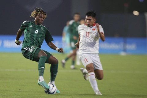 Olympic Việt Nam - Saudi Arabia (hiệp 1): 0-0 - Ảnh 1. Olympic Saudi Arabia đang có thế trận tốt hơn Việt Nam - Ảnh: Đ.K