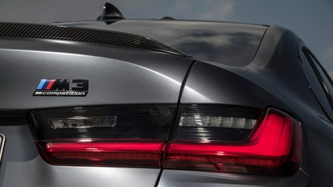BMW 'tận thu': Bỏ các bản hiệu suất cao tiêu chuẩn, đưa bản cao cấp xuống mặc định - Ảnh 2. BMW có lẽ muốn tối ưu lợi nhuận từ xe hiệu suất cao bởi họ có nhiều lĩnh vực cần đầu tư trong tương lai, nhất là khi thương hiệu Đức không muốn dồn toàn lực vào xe điện mà vẫn muốn phát triển động cơ đốt trong tiếp - Ảnh: BMW