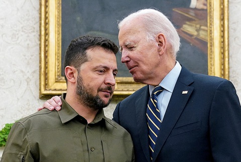 Mỹ cung cấp 522 triệu USD hỗ trợ hệ thống năng lượng Ukraine - Ảnh 1. Tổng thống Ukraine Volodymyr Zelensky (bên trái) gặp Tổng thống Mỹ Joe Biden ở Nhà Trắng, Mỹ hôm 21-9 - Ảnh: REUTERS