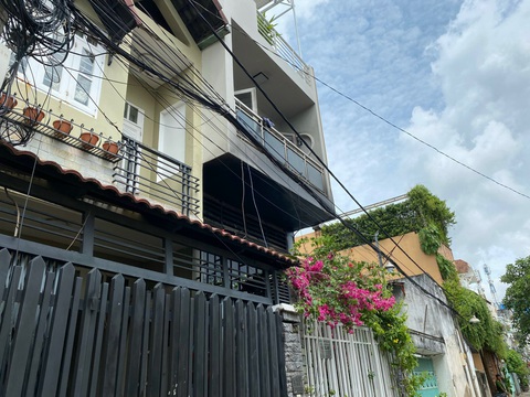 Người giúp việc đốt nhà của chủ ở Thủ Đức, một người tử vong - Ảnh 1. Căn nhà xảy ra vụ cháy - Ảnh: MINH HÒA
