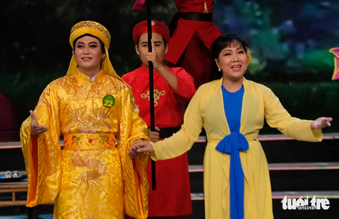 Thí sinh Phan Văn Nhân đoạt chuông bạc với trích đoạn Miếng trầu cánh phượng diễn cùng Chuông vàng vọng cổ 2009 Thu Vân - Ảnh: LINH ĐOAN Thí sinh Phan Văn Nhân đoạt chuông bạc với trích đoạn Miếng trầu cánh phượng diễn cùng Chuông vàng vọng cổ 2009 Thu Vân - Ảnh: LINH ĐOAN