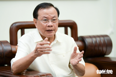 Nguyên bí thư Hà Nội Phạm Quang Nghị: 'Phải chấm dứt phạt cho tồn tại' - Ảnh 4. Ông Phạm Quang Nghị nhấn mạnh việc phải chấm dứt "phạt cho tồn tại" - Ảnh: NAM TRẦN