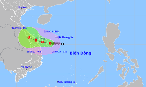 Áp thấp nhiệt đới cách bờ hơn 200km, miền Trung đang mưa lớn - Ảnh 1. Vị trí và hướng di chuyển của áp thấp nhiệt đới lúc 7h sáng 25-9 - Ảnh: NCHMF