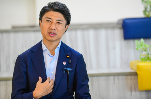 Hạ nghị sĩ Quốc hội Aoyagi Yoichiro - Ảnh: QUANG ĐỊNH Hạ nghị sĩ Nhật Aoyagi Yoichiro: "Ẩm thực là chìa khóa tăng trưởng kinh tế" - Ảnh: QUANG ĐỊNH