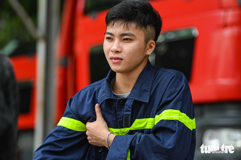 Chiến sĩ bị thương trong vụ cháy chung cư mini: 'Nếu hy sinh, tôi chọn hy sinh trong màu áo lính' - Ảnh 3. Sau khi xuất viện, Nguyễn Quốc Trung sẽ phải tái khám - Ảnh: HỒNG QUANG
