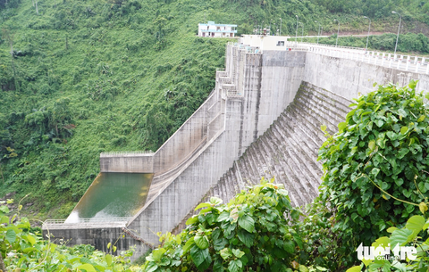 Quảng Nam yêu cầu các thủy điện vận hành hạ mực nước hồ ứng phó áp thấp nhiệt đới gây mưa lớn - Ảnh 1. Quảng Nam yêu cầu các thủy điện vận hành hạ mực nước hồ để ứng phó áp thấp nhiệt đới gây mưa lớn - Ảnh: LÊ TRUNG