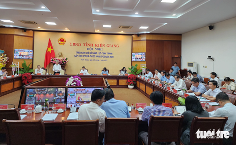 Vì sao Kiên Giang có nhiều lợi thế nhưng không đạt chỉ số PCI như Quảng Ninh? - Ảnh 1. Hội nghị diễn ra trực tiếp và trực tuyến với sự tham gia của gần 600 doanh nghiệp - Ảnh: BỬU ĐẤU