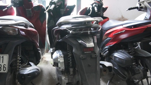 Kiểm tra kho bãi phát hiện hàng chục xe ‘gian’… hóa ra của tiệm cầm đồ - Ảnh 2. Nhiều xe được gửi trong bãi không có biển số - Ảnh: Công an cung cấp