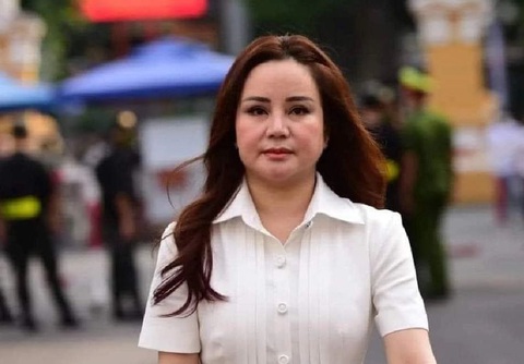 Vy Oanh khoe nhan sắc thực sau ồn ào 'ảnh photoshop' - Ảnh 3. Hình ảnh Vy Oanh "kém sắc" lan truyền trên mạng xã hội được cô khẳng định đã bị photoshop "dìm hàng".