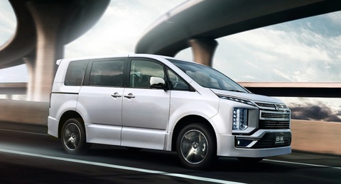 Mitsubishi nhá hàng xe mới, khả năng cao là minivan - Ảnh 2. Thế hệ mới nhất của Mitsubishi Delica đã ra mắt từ 2007, bản facelift 2019 gần như lột xác hoàn toàn mẫu xe van này - Ảnh: Mitsubishi