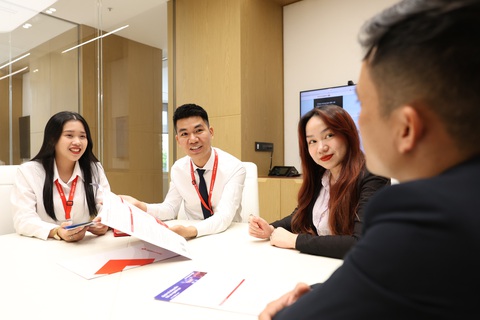 Doanh nghiệp vực dậy từ gói hỗ trợ lãi suất của ngân hàng- Ảnh 2. Techcombank giảm thêm 0,5% lãi suất cho các khoản vay hiện hữu vào cuối tháng 5-2023, với tổng số dư nợ vay gần 51.000 tỉ đồng - Ảnh: TCB