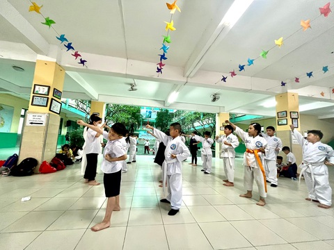 Học sinh học CLB sau giờ học chính khóa tại một trường tiểu học ở TP.HCM - Ảnh: MỸ DUNG Học sinh học CLB sau giờ học chính khóa tại một trường tiểu học ở TP.HCM - Ảnh: MỸ DUNG