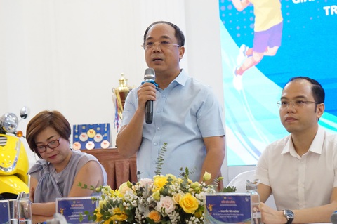 Ông Nguyễn Mạnh Hưng - tổng biên tập Báo Tuổi trẻ Thủ đô chia sẻ về giải cầu lông - Ảnh: T.ĐIỂU Ông Nguyễn Mạnh Hưng, tổng biên tập báo Tuổi Trẻ Thủ Đô, chia sẻ về giải cầu lông - Ảnh: T.ĐIỂU