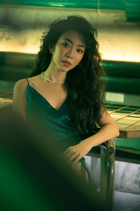 Thu Trang hóa mỹ nhân Hong Kong quyến rũ, tiết lộ định hướng nghề nghiệp mới - Ảnh 2. Thu Trang hướng tới hình ảnh phụ nữ xinh đẹp, dịu dàng