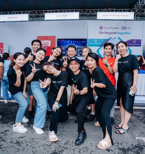 Đẩy mạnh ESG trong lĩnh vực tài chính, thúc đẩy nền kinh tế phát triển bền vững - Ảnh 2. Tập thể nhân viên Home Credit tại lễ hội tổ chức ở TP.HCM năm nay - Ảnh: Home Credit