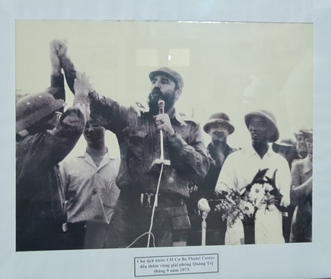 Chủ tịch Quốc hội Cuba thăm Quảng Trị, nơi lãnh tụ Fidel Castro đến cách đây 50 năm - Ảnh 5. Hình ảnh Chủ tịch nước Cuba Fidel Castro đến thăm vùng giải phóng Quảng Trị tháng 9-1973 - Ảnh: VGP
