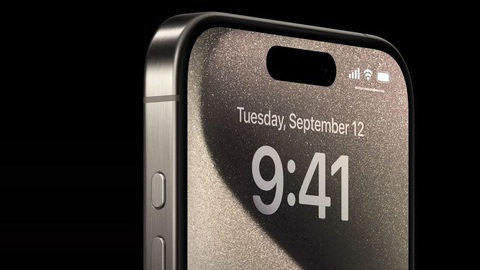 Thay đổi này trên iPhone 15 Pro giúp dòng điện thoại này 'khóa xe tối thượng' - Ảnh 1. Nút Action Button trên hông iPhone 15 mới - Ảnh: CNN