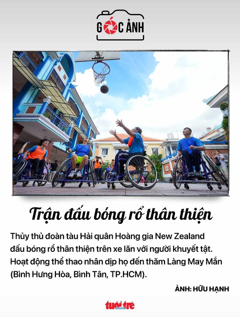 Trận đấu bóng rổ thân thiện - Ảnh: HỮU HẠNH Trận đấu bóng rổ thân thiện - Ảnh: HỮU HẠNH