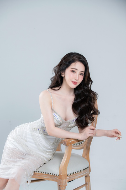 Hé lộ thêm 4 'Chị Đẹp' sẵn sàng Đạp gió rẽ sóng - Ảnh 6. Quỳnh Nga đã Nam tiến tham gia Chị đẹp đạp gió rẽ sóng 2023 vì ham vui