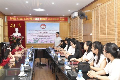 Bảo Tín Minh Châu ủng hộ gia đình các nạn nhân vụ cháy chung cư mini - Ảnh 3. Đại diện UBMTTQ Quận Thanh Xuân phát biểu